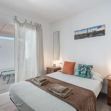 Atico, Sol Y Terraza Privada Гуаса